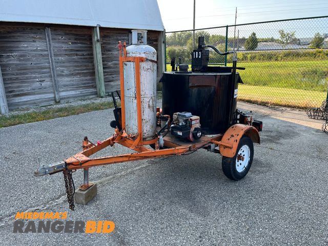 Lot 30-4027 - Linear Dynamics 0SB 80 Crack Sealer Hot Tack Crack Sealing Trailer