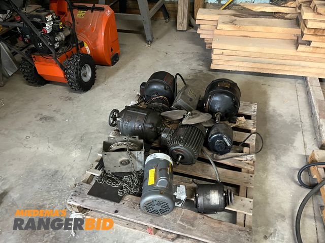 Lot 30-3590 - Pallet of Electric motors. Working condition is unknown. Seller will load.