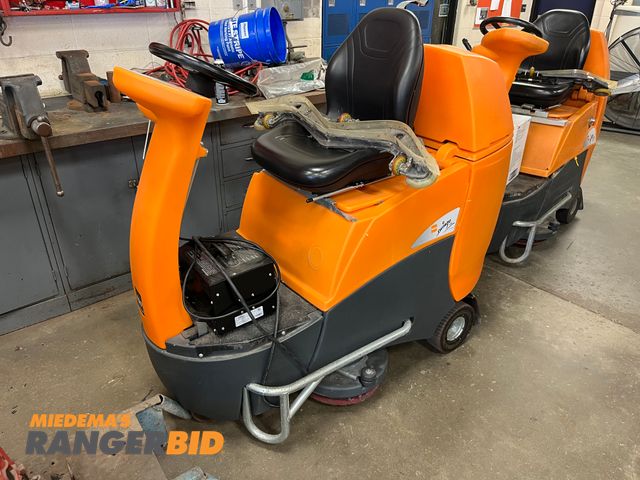 Lot 30-3805 - Taski Swingo 2500, C02500, Series 215 Ride-on Floor Scrubber 453 hours, Municipality owned.