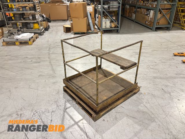 Lot 30-56 - Forklift Manlift Basket, Forkable pockets, Bench Seat

Seller will assist with loading. Forklift and...