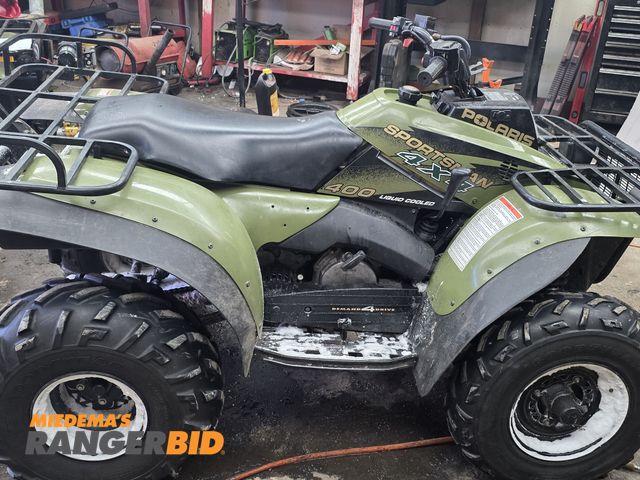 Lot 30-10994 - 1995 Polaris Sportsman 400 2-stroke Quad 4-Wheeler Very Clean machine, runs awesome. 4x4 works great...
