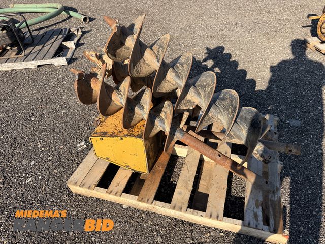 Lot 30-3347 - McMillen 1320 R2 hydraulic powered auger with augers