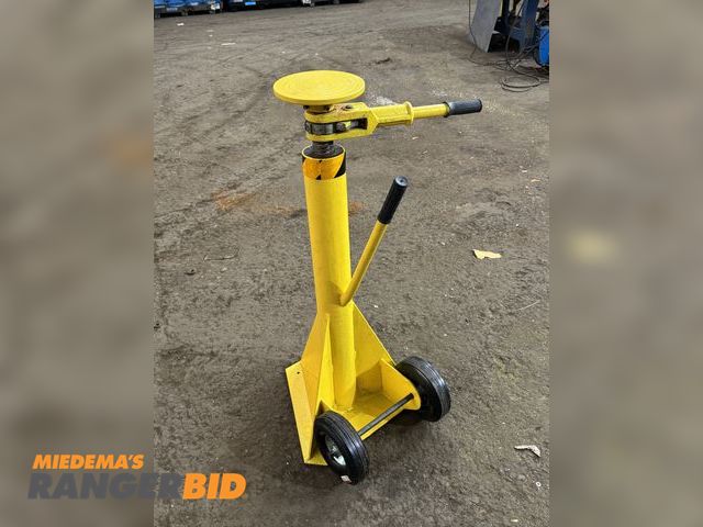 Lot 30-31 - Heavy-Duty Mobile Semi Trailer Support Jack / Trailer Stabilizer Stand – Wheeled – Industrial Grade ...
