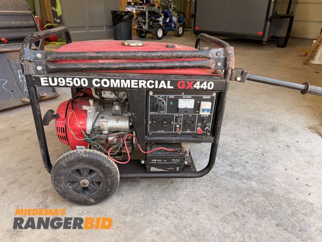 Lot 30-3305 - EU9500 GX440 Generator Portable Gas Powered Electric Start Recoil Start
