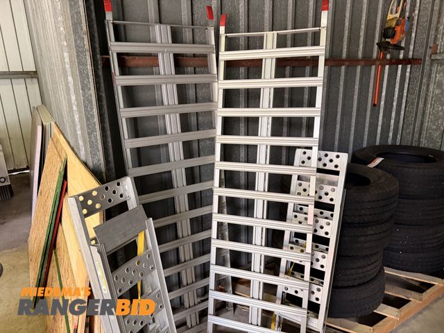 Lot 30-3260 - 2 sets of aluminum ramps for truck / trailer