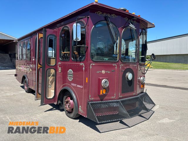 Lot 30-2156 - 2001 Freightliner Classic American Trolley Trolley Trolley failed DOT inspection.  Some crossmembers...