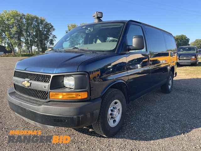 Lot 30-1565 - 2015 Chevrolet Express Cargo Van RWD