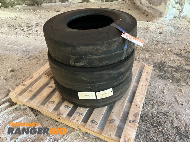 Lot 30-2320 - (3) . 750x 15 Smooth Roller Tires (2) are new