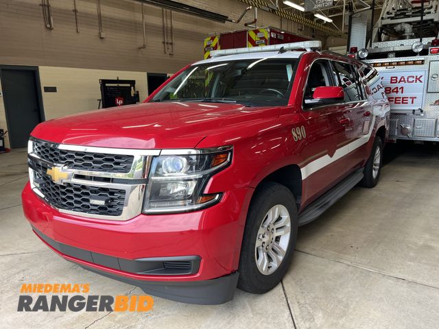 Lot 30-1689 - 2015 Chevrolet Suburban LS 4x4