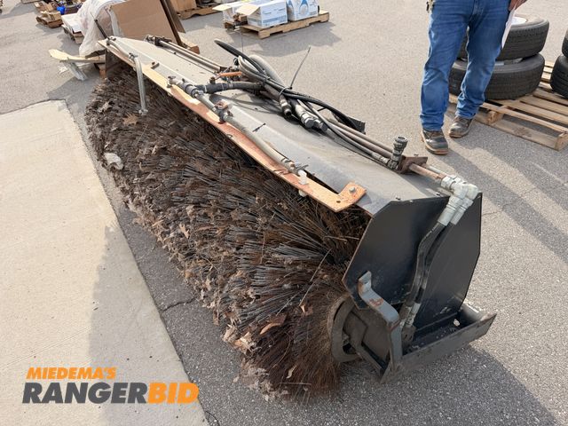 Lot 30-3584 - 73" Rotary Broom Hydraulic Powered