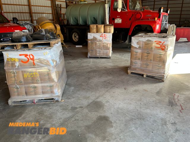 Lot 30-2947 - (120) Right Pointe Fast Set Crack Sealer Material . Municipality owned. Seller will load.