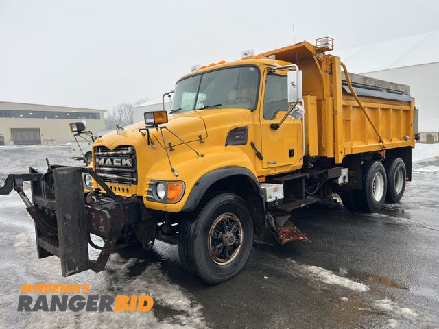 Lot 30-4900 - 2007 Mack CV713 Granite 6x4 with a 12.0L L6 DIESEL engine. Dump Truck