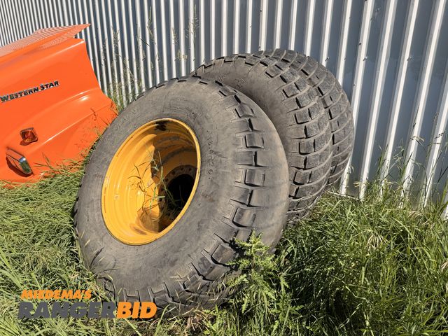 Lot 30-3988 - Lot of (3) Motor Grader Tires with Rims