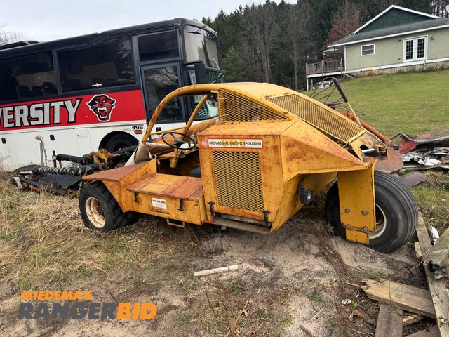 Lot 30-10060 - 1 Gillison’s Shaker Fuilt Gillison’s shock wave shaker, runs good, needs a starter or rebuild it