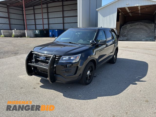 Lot 30-2157 - 2019 Ford Explorer PIU SUV AWD Runs and drives.  CEL is on with an EVAP P0442 code.