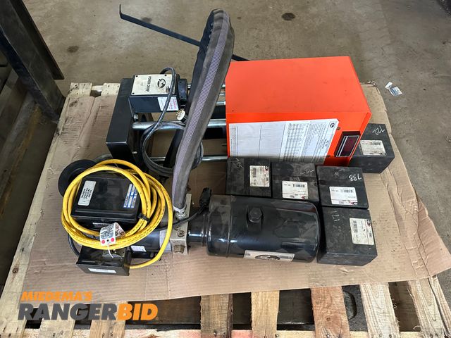 Lot 30-MC HYDRAULIC LINE PRESS 8.20.24 - 1 GATES POPWER CRIMP 707 Electric Powered GATES POWER CRIMP 707 COMES WITH 1/4" - 1" DIES. WORKS WITH GATES BLUE AND GREEN STRIP HOSE ALONG WITH KIMBALL MIDWEST TWO WIRE HOSE.