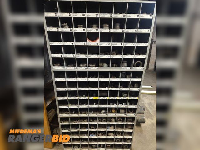 Lot 30-4809 - Organizer with thread adapters/elbows/reducers