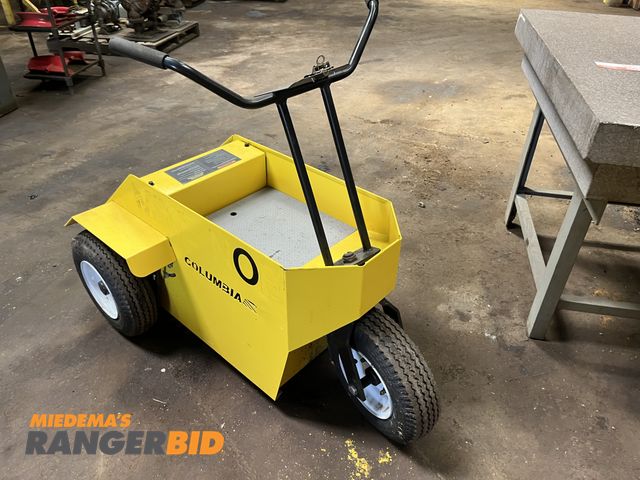 Lot 30-1022 - Columbia Chariot CR10 350lb capacity. Comes with new battery. (#3)