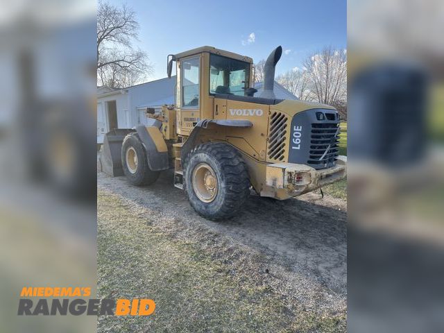 Lot 30-11103 - 2004 volvo L60E Wheel Loader