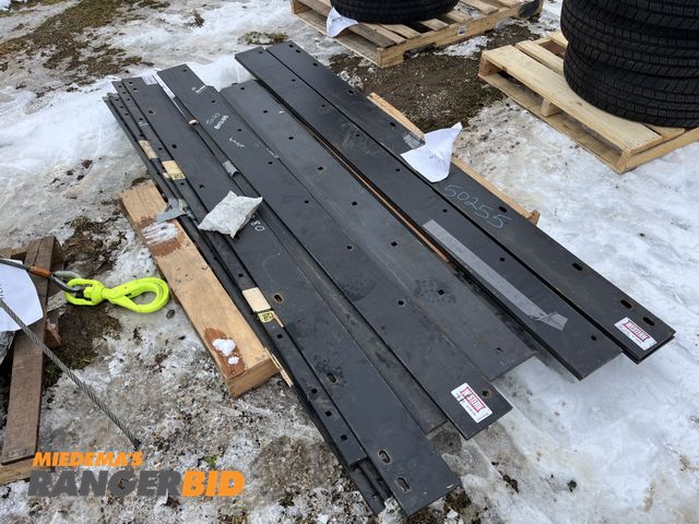 Lot 30-4259 - Pallet of Western Plow cutting edges Municipality owned, Seller will load.