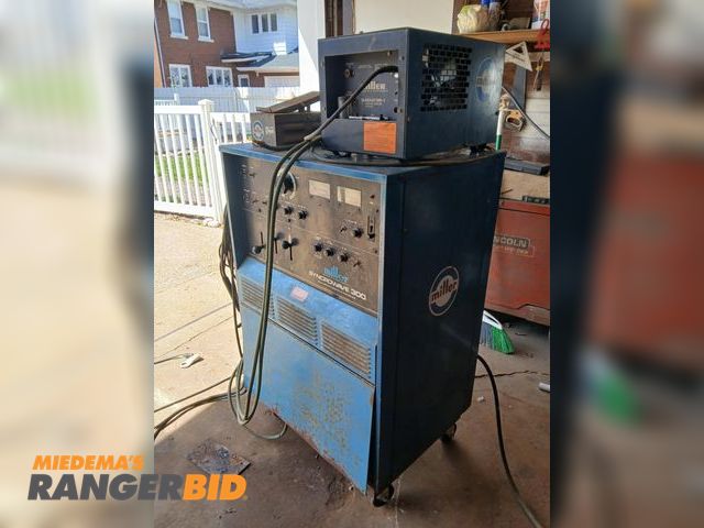 Lot 30-10358 - Miller Syncrowave 300 Tig Welder Single Phase Does not come with tank, Seller will load.