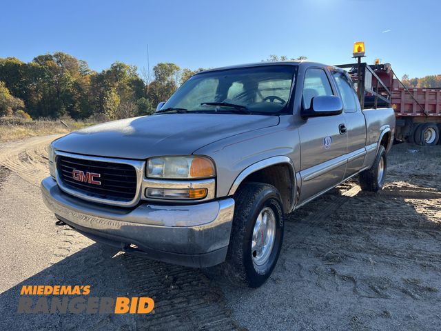 Lot 30-2000 - 1999 GMC Sierra Extended Cab Pickup Truck 4x4