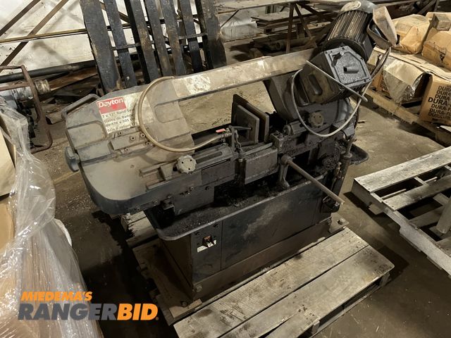 Lot 30-881 - Dayto 7 x 12" Band Saw