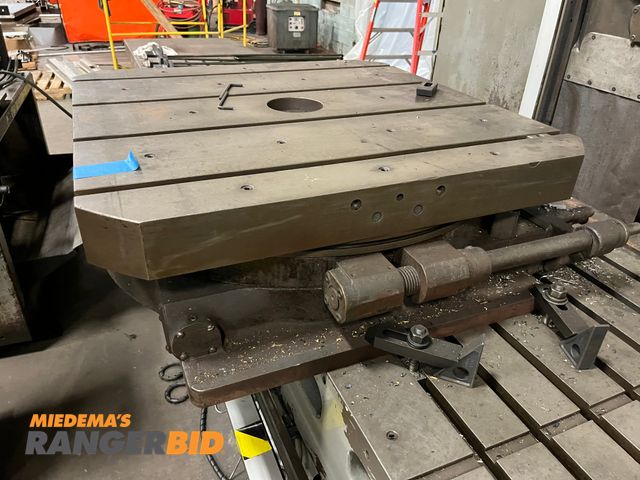 Lot 30-2411 - Giddings and Lewis #30 Rotary Index table Seller will load.