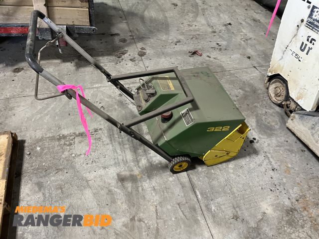 Lot 30-1776 - John Deere 322 Single Stage