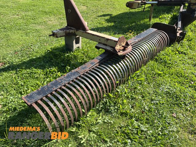 Lot 30-1884 - LAND PRIDE Rake