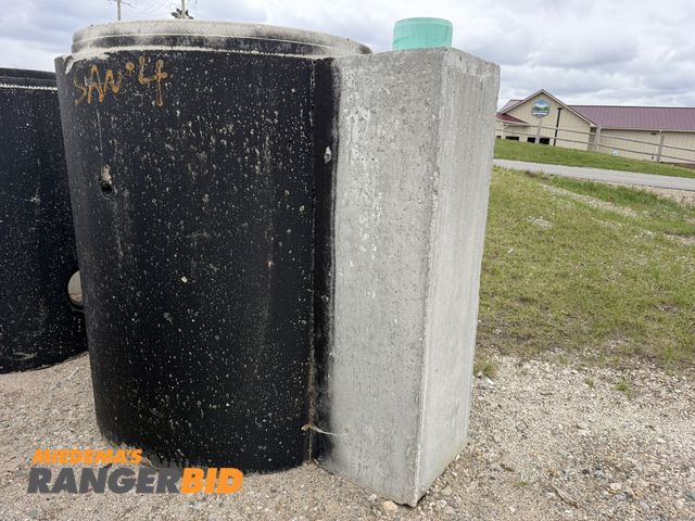 Lot 30-5847 - (1) approx. 63" tall concrete manhole tube with 4' diameter entry and steps.