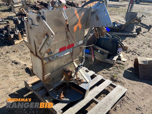 Lot 30-2501 - (1) Stainless Steel Salt Spreader seller will load