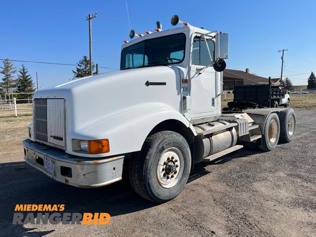 Lot 30-103 - 1995 International 9400 Michigan Special 6x4 with a 14.0L L6 DIESEL engine. Day Cab