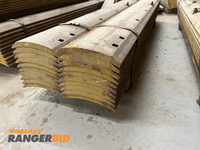 Lot 30-1056 - 20 Scraper Edge, Steel 3/4 x 8' x 72 -#GB30055