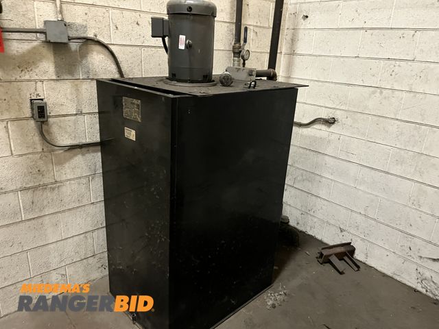 Lot 30-4521 - Hydraulic Tank with Pump