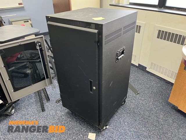 Lot 30-694 - Middle Atlantic Products AFD21 / PTRK-21 Server Rack / Case
