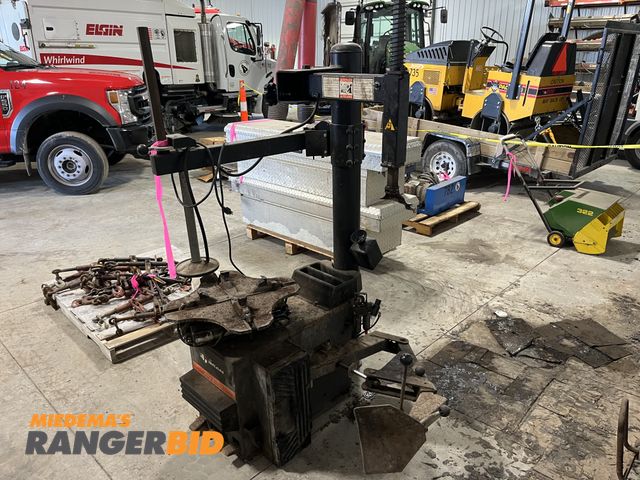 Lot 30-1780 - John Bean 8960 Tire Machine