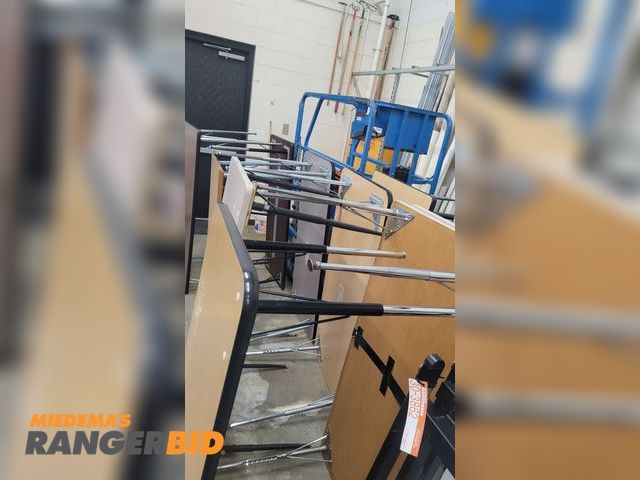 Lot 30-3861 - 10 Various tables Wood like top / Metal leg Tables