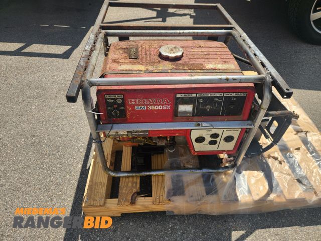 Lot 30-1269 - Gas Powered Honda Generator, working condition unknown