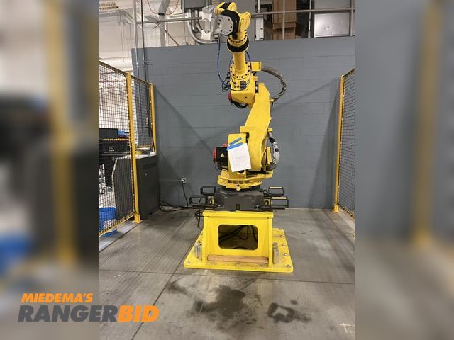 Lot 30-no - Fanuc R2000IA Fanuc robotic arm(r2000ia ) rj3ib controller , with safety  fence enclosure used in go...