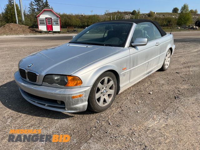Lot 30-3438 - 2001 BMW 3-Series with a 2.5L L6 DOHC 24V engine. 325Ci Convertible Convertible RWD