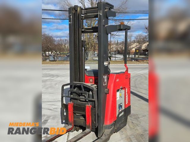 Lot 30-163 - 2010 Raymond 4,500lbs Capacity Reach Forklift - See Video for Operation