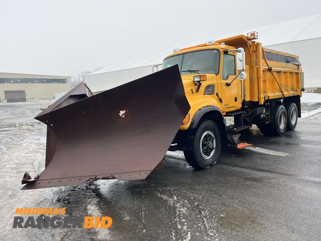Lot 30-4852 - 2006 Mack CV713 Granite 6x4 with a 12.0L L6 DIESEL engine. Dump Truck