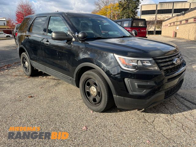 Lot 30-3032 - 2017 Ford Explorer with a 3.7L V6 DOHC 24V engine. Police AWD