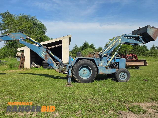 Lot 30-11243 - 1968 Ford 5550 Backhoe
