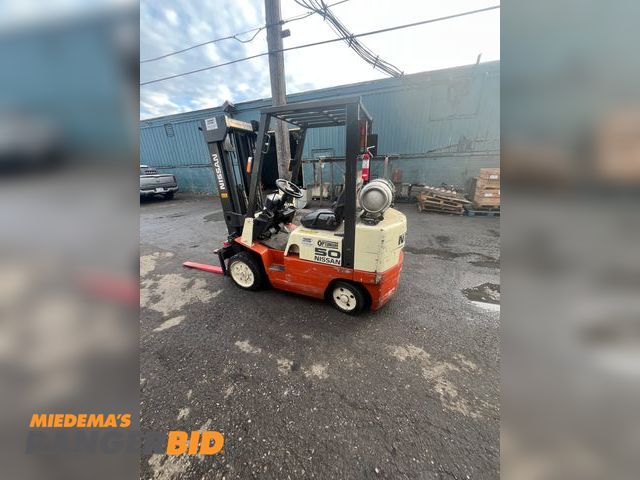 Lot 30-1770 - Nissan Cpj02a25pv Forklift Nissan forklift 3 stage with side shift 
Run and driver see video under description
Propan...