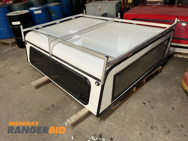 Lot 30-1902 - ARE Fiberglass Truck Topper 6.5' Bed Came off 2015 GMC