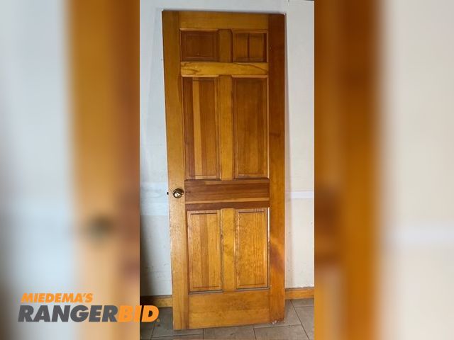Lot 30-535 - 1 unknown 30 inch 6-panel pine interior door 30 inch 6-panel pine interior door