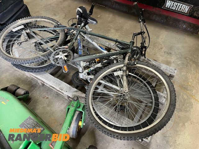 Lot 30-2554 - (2) Bicycles - Manitoba and Huffy