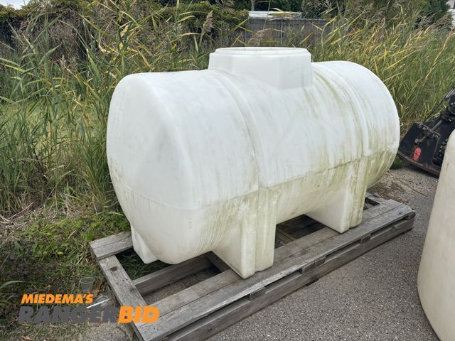 Lot 30-2166 - 300 Gallon tank.  No lid.  Holds water, no leaks.